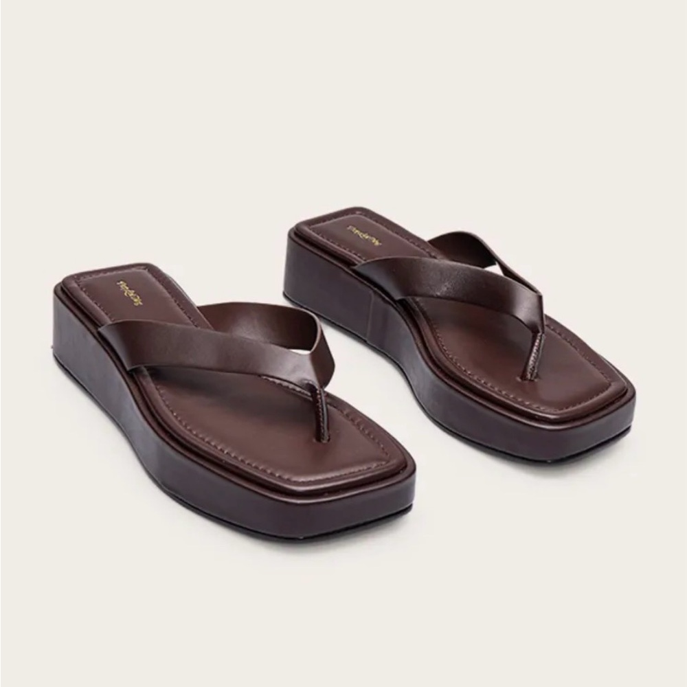PrettyLittleThing Brown Square-Toe Platform Thong Sandals - Picture 2 of 2